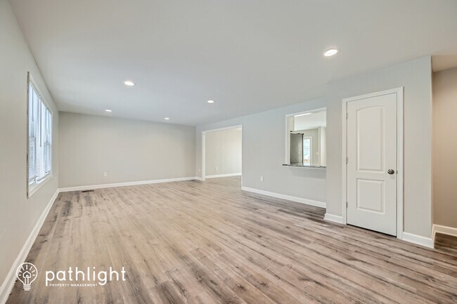 Building Photo - 6410 Oak Street