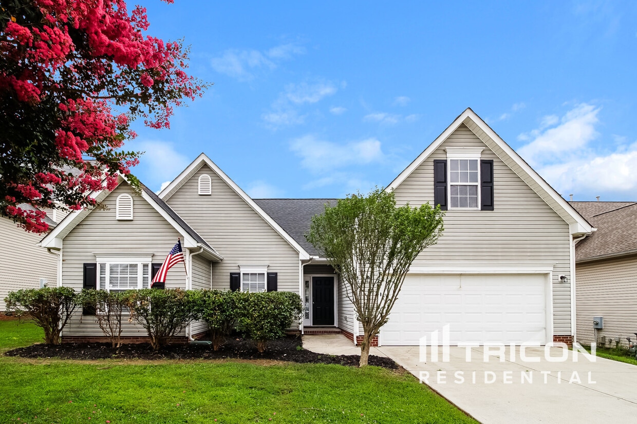 Primary Photo - 559 Clearwater Dr