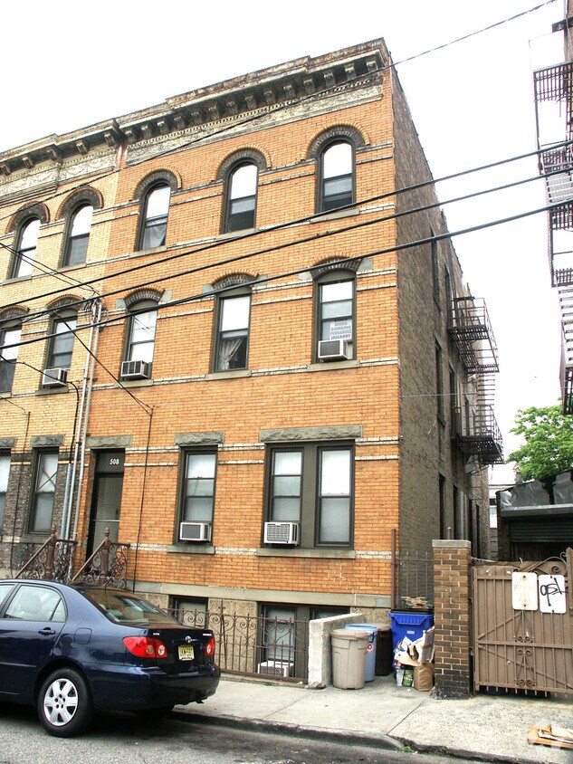 Building Photo - 508 9th St