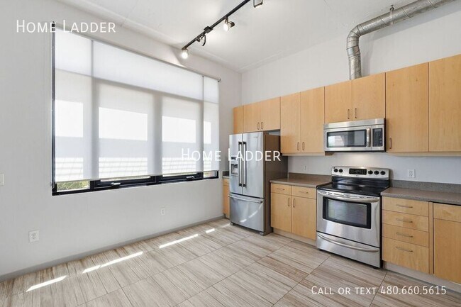 Foto del edificio - 7301 E 3rd Ave