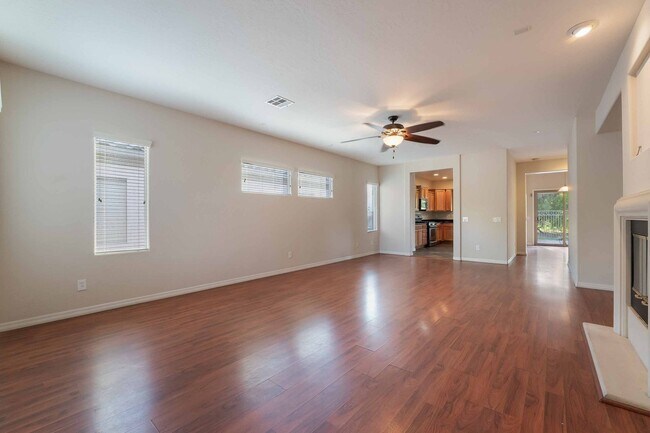 Building Photo - Tranquil Oasis: Golf Course Views!