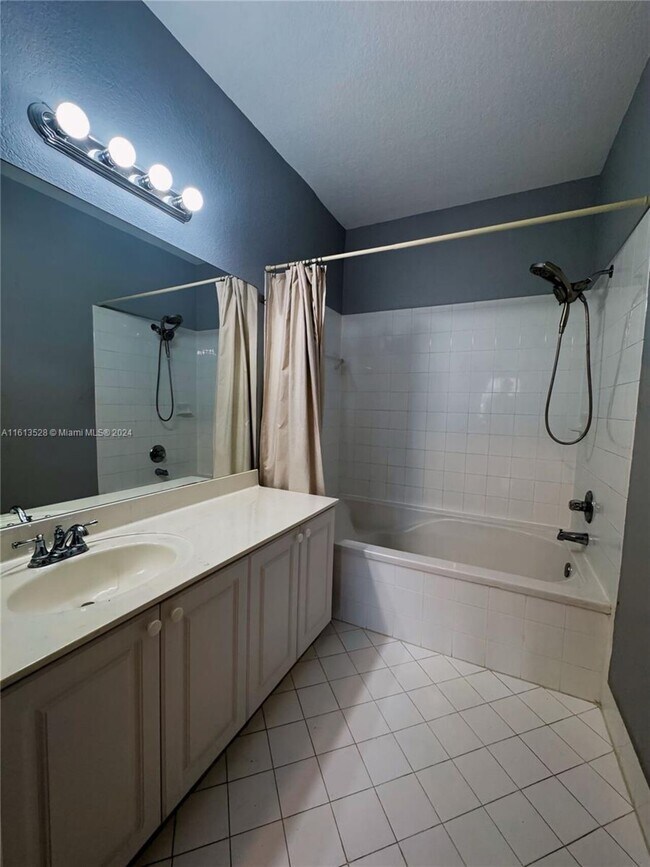 Building Photo - ENTURY PARK CONDO