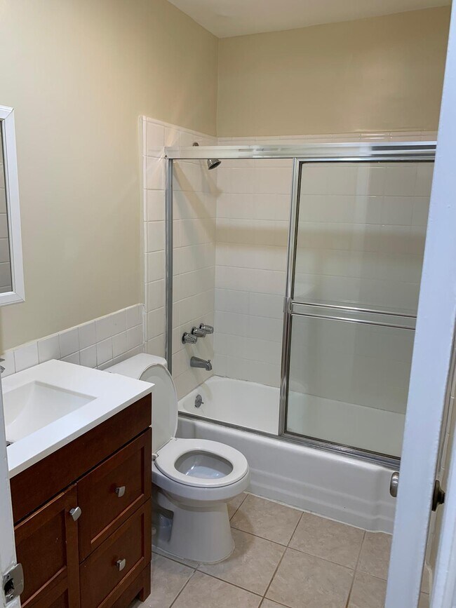 Baño - 3677 Jasmine Ave