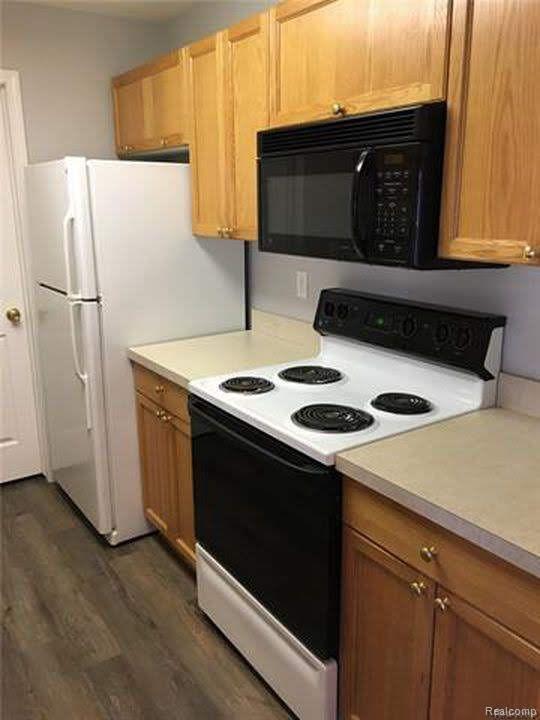 Building Photo - 5640 Pine Aires Dr