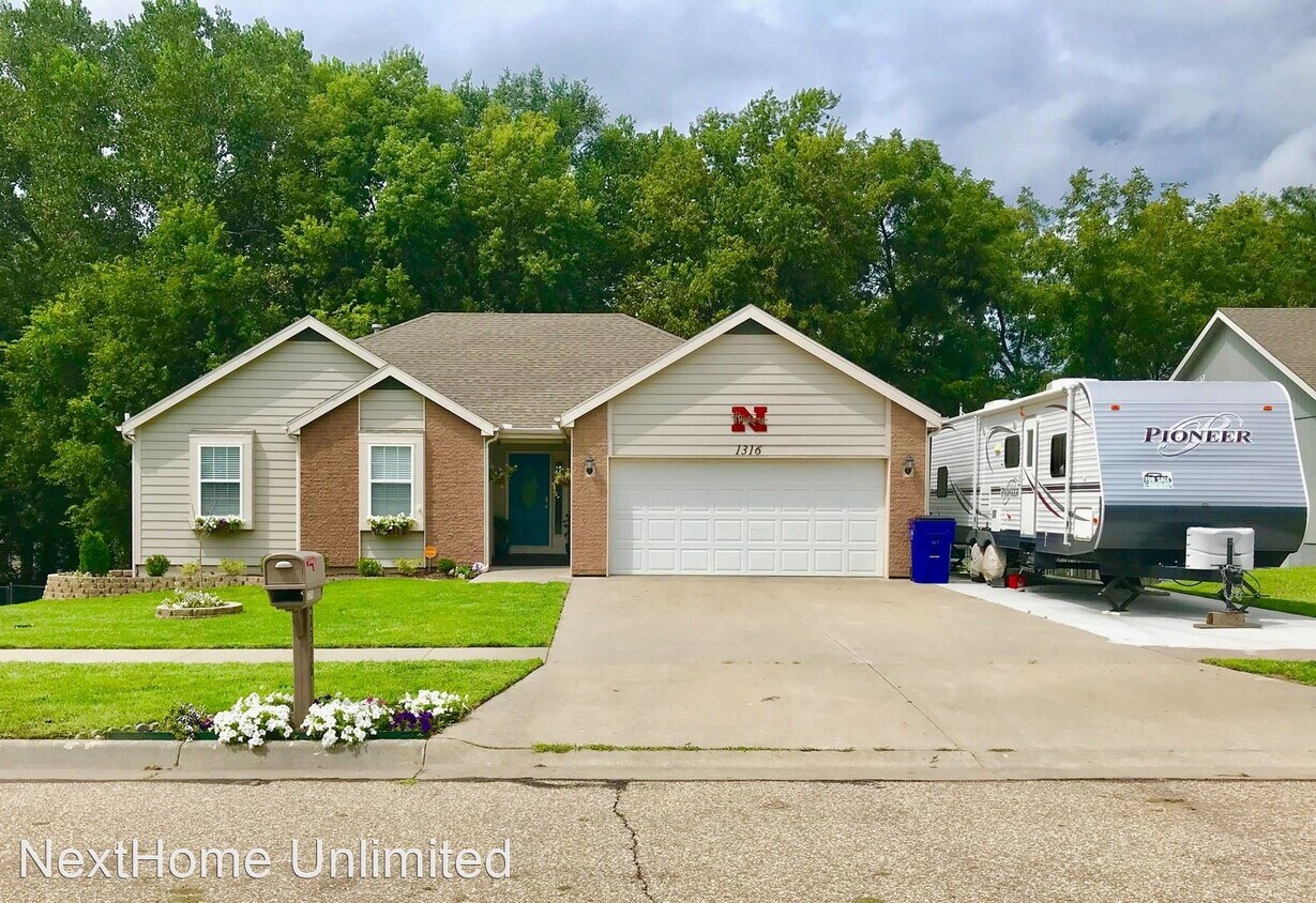 3 br, 2 bath House 1316 Elm Creek Drive House Rental in Junction