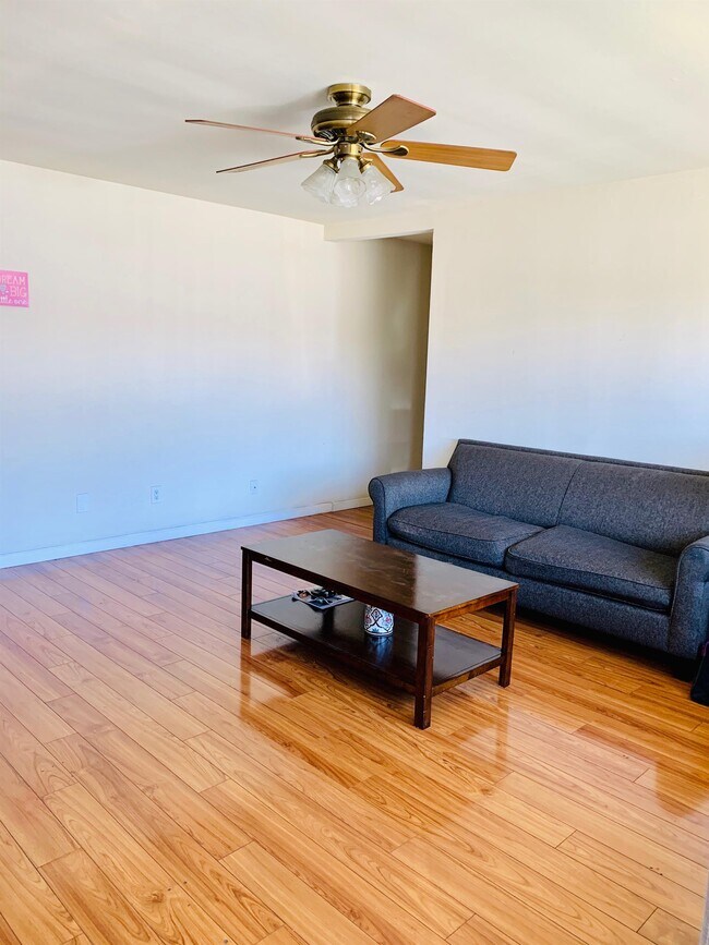 Foto del edificio - 13802 Cerise Ave