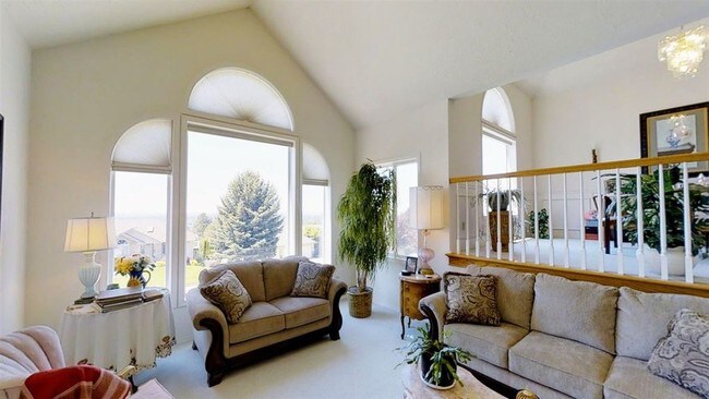 Building Photo - 5616 S Glendora Dr