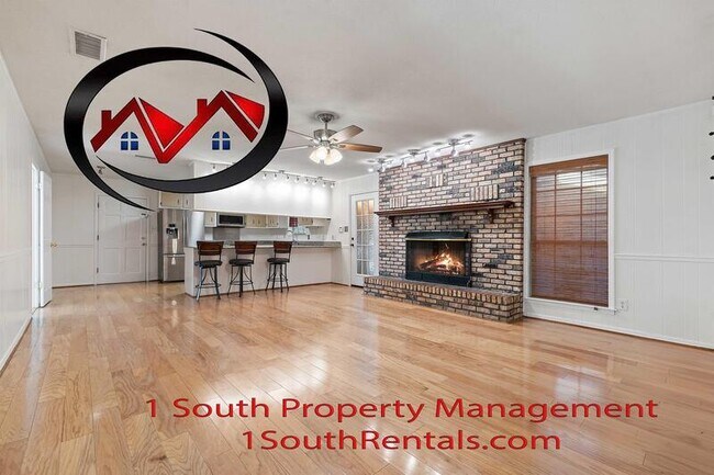 Building Photo - 814 Pinemont Dr