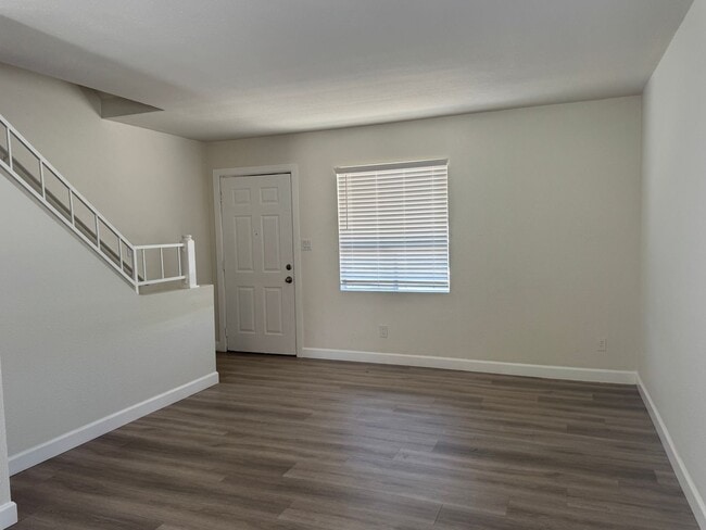Building Photo - For Rent: 2BD/1.5BA Two-Story Condo – Bull...