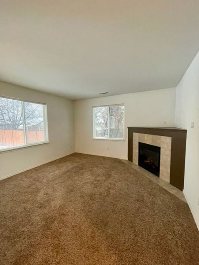 Building Photo - Cozy 3 Bedroom Home in SW Bend!