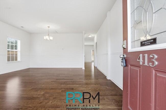 Building Photo - 413 Graypointe Dr