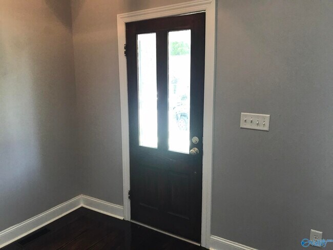 Foto del edificio - 807 Mckinley Ave NE