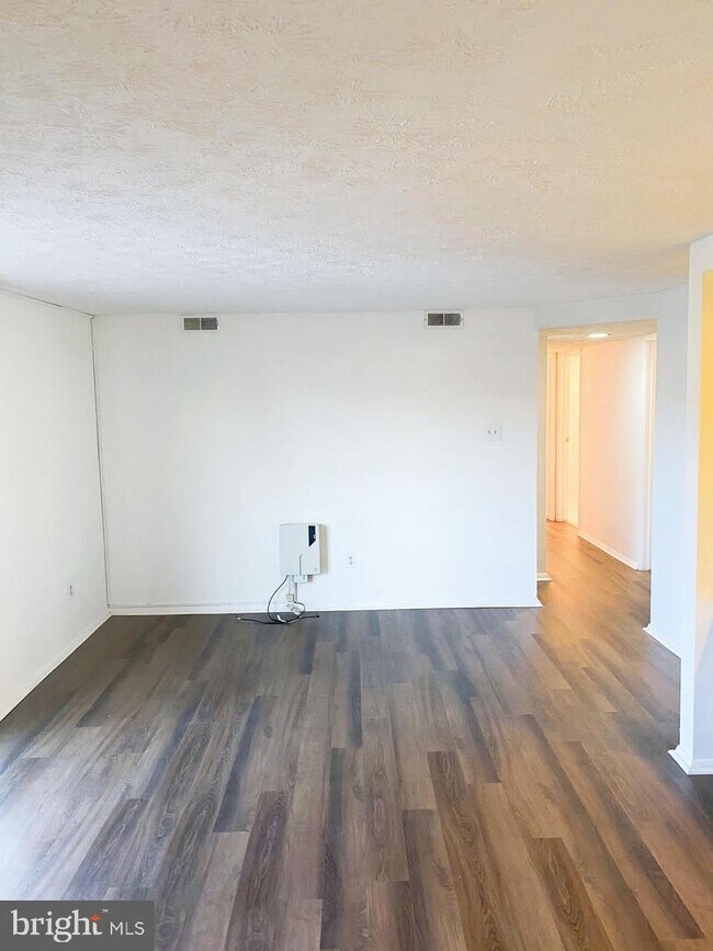 Building Photo - 4400G Groombridge Way