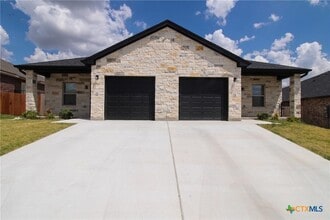 Building Photo - 114 Leon Ln