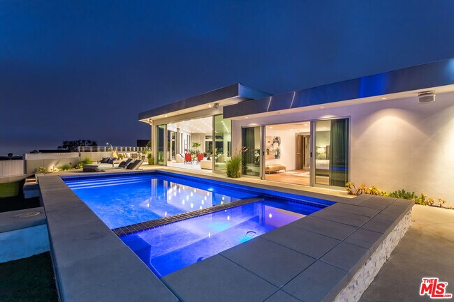 Foto del edificio - 9315 Nightingale Dr