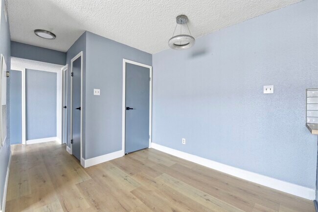 Foto del edificio - 2750 Holly Hall St