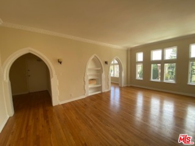 Foto del edificio - 1750 N Serrano Ave