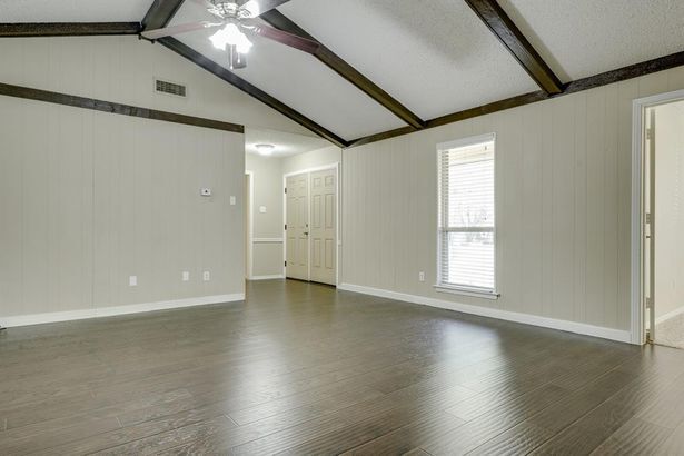 Living room/family room - 417 E Kearney St