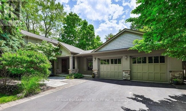 Building Photo - 250 Dalewood Dr