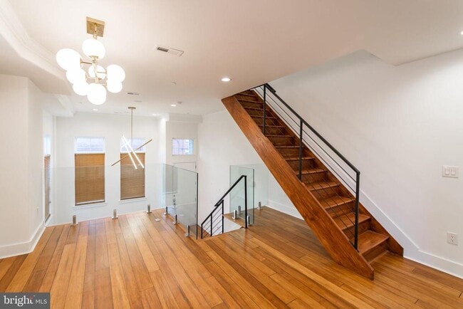 Foto del edificio - 601 McClellan St