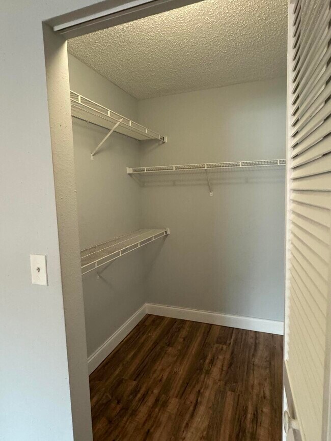 Foto del edificio - 4045 W McNab Rd