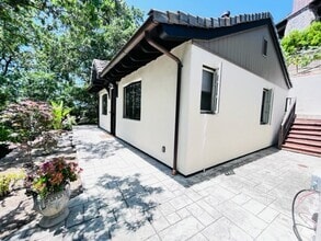 Building Photo - 744 El Pintado Rd