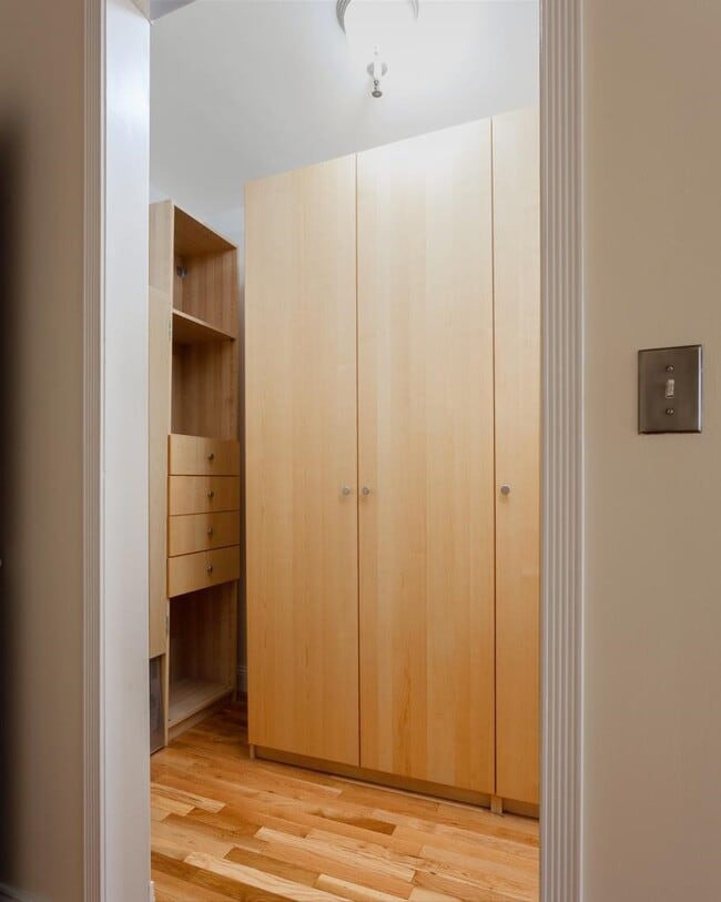 Building Photo - 117 Ogden Ave.