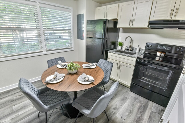 Kitchen - Middle River Overlook