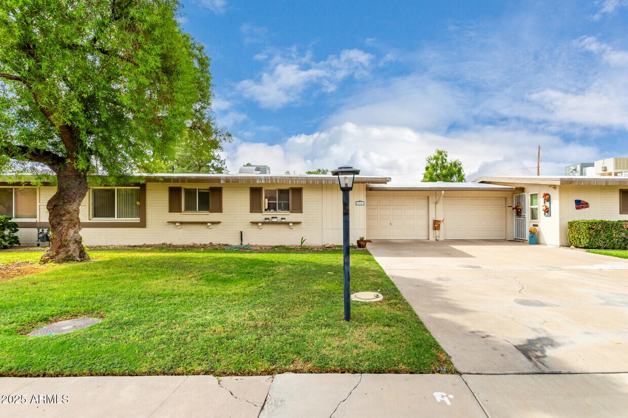 Foto principal - 10641 W Oakmont Dr