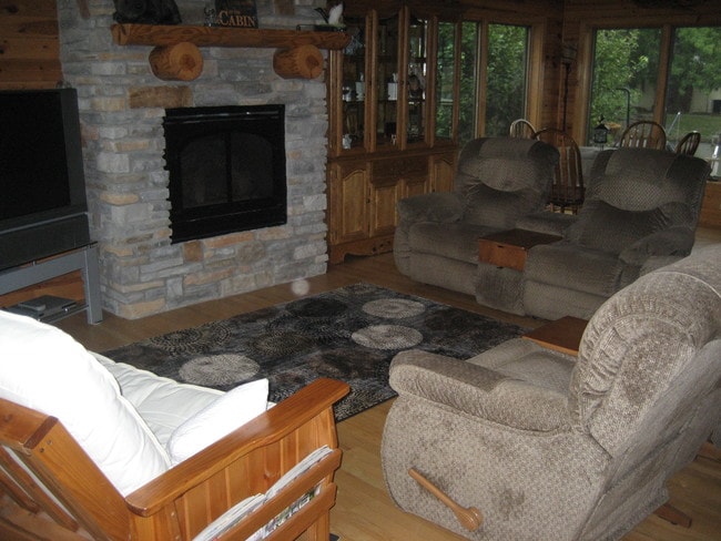 Living room - 897 Coolidge Ave