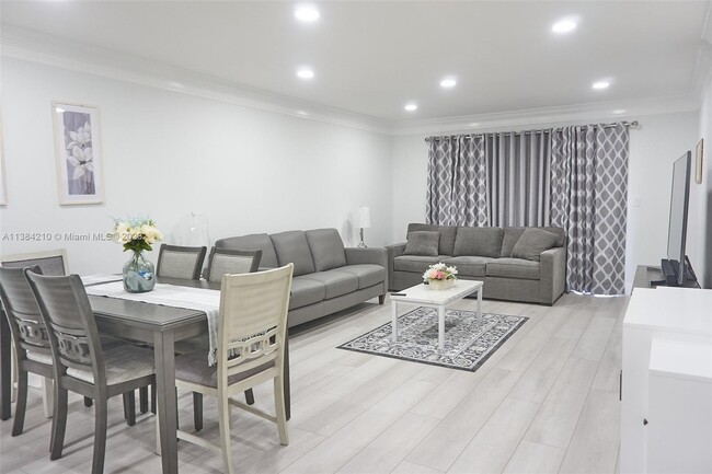 Foto del edificio - 6095 N Sabal Palm Blvd