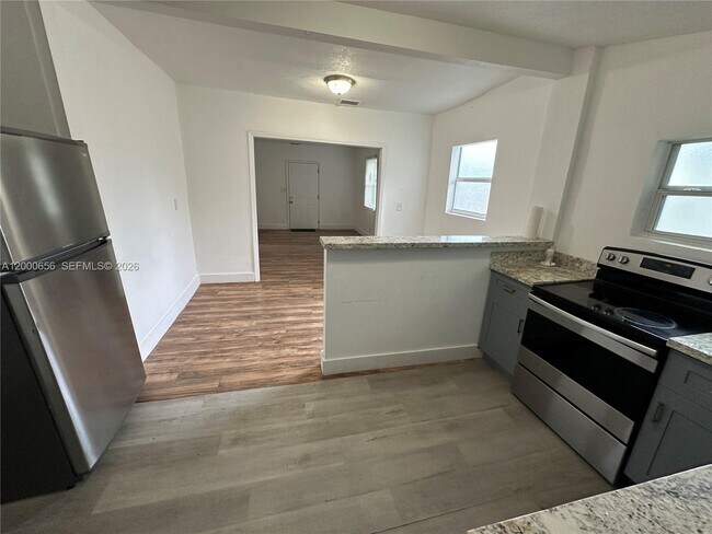 Foto del edificio - 5646 NW 3rd Ave