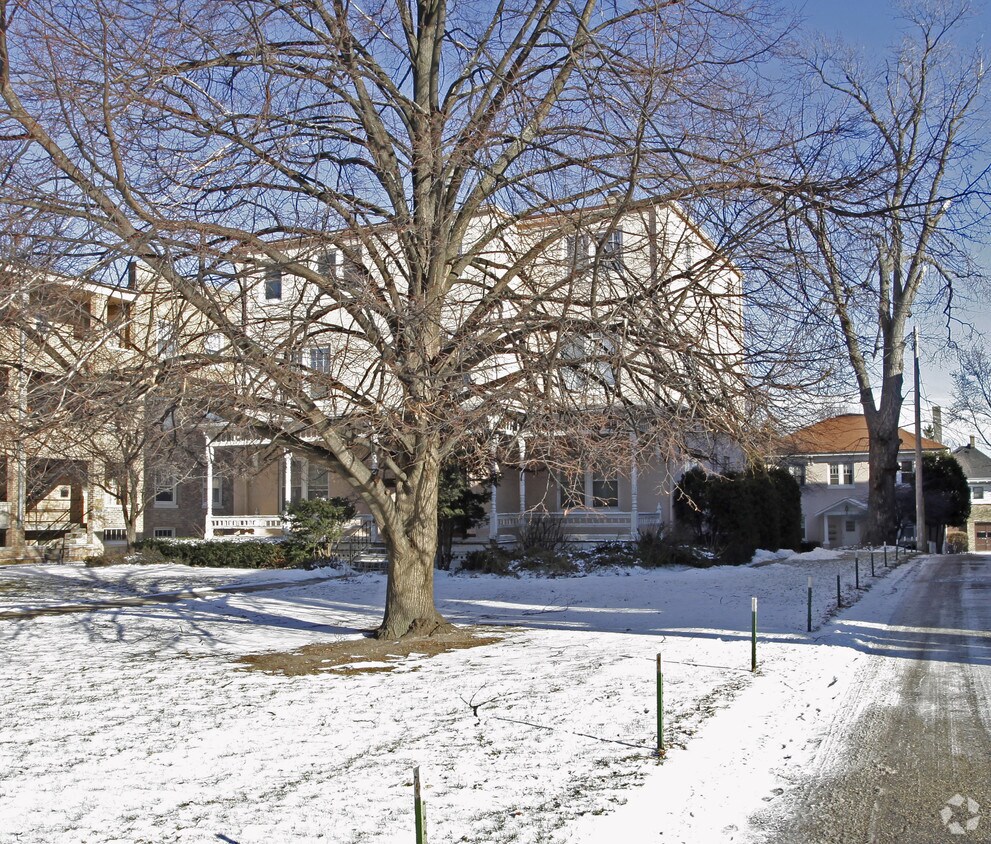 Building Photo - 6215-6217 7th Ave