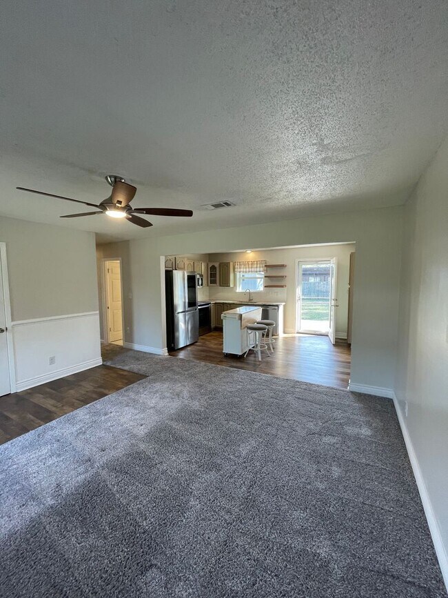 Foto del edificio - Updated 4 Bedroom