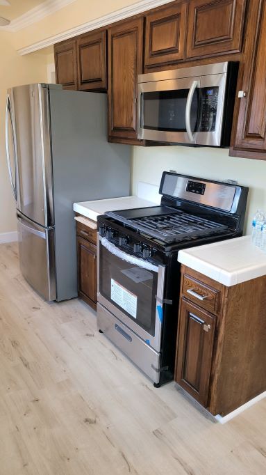 kitchen - 8021 McNulty Ave