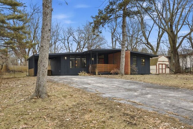 Foto del edificio - Mid-Century Modern!! 3 Bedroom, 2 Bathroom Home in Des Moines!