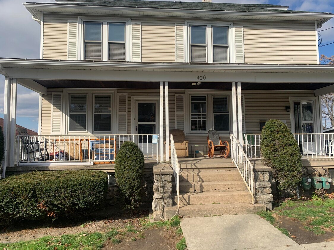 Primary Photo - 420 Smith St