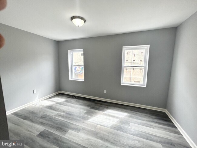Building Photo - 2172 N Darien St