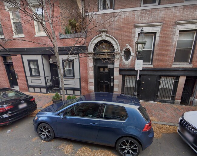 Building Photo - 51 Phillips St