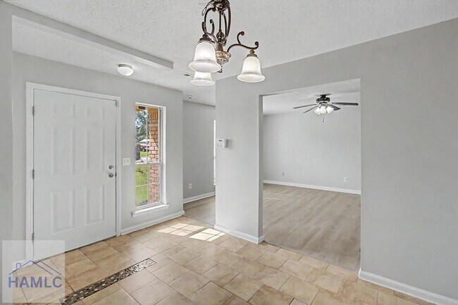 Foto del edificio - 1651 Latham Ct