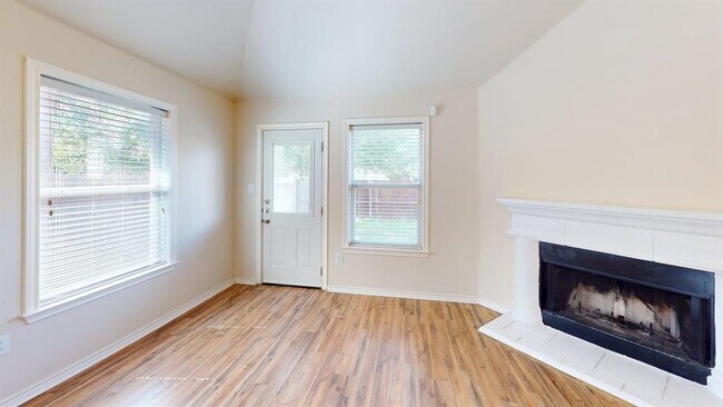Building Photo - 2816 Mission Tejas Dr