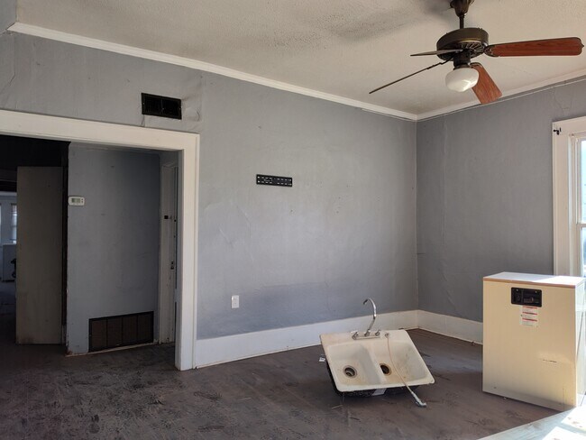 Foto del edificio - 323 S West St