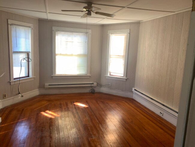 Building Photo - 71 Peck St