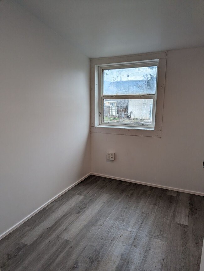 Building Photo - Charming 1 bedroom pet-friendly house