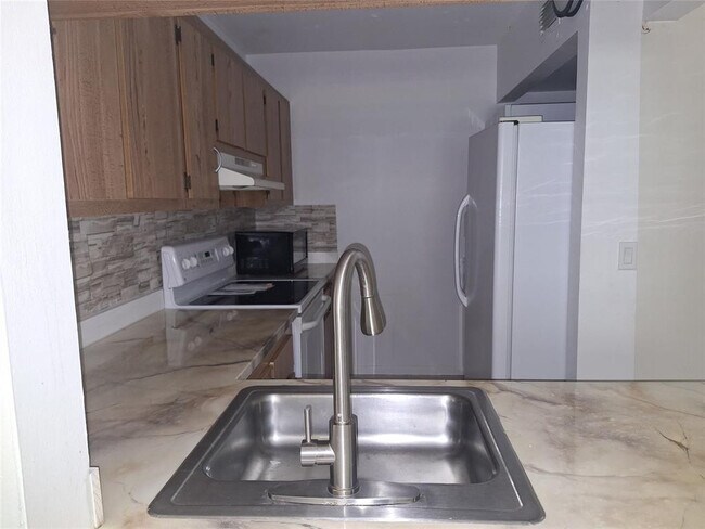 Foto del edificio - 10037 Winding Lake Rd