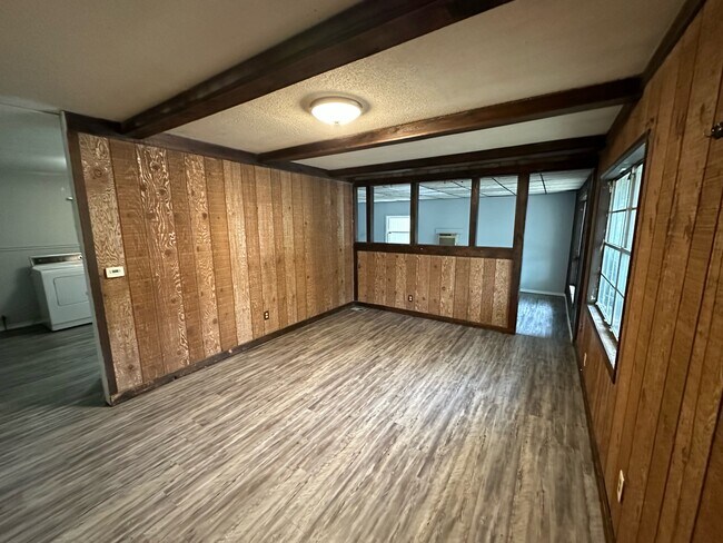 Building Photo - 920 Timberline Dr