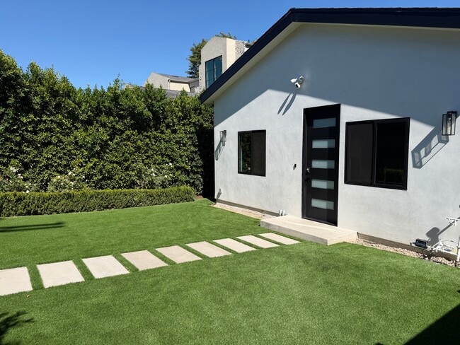 Foto del edificio - 5050 Louise Ave