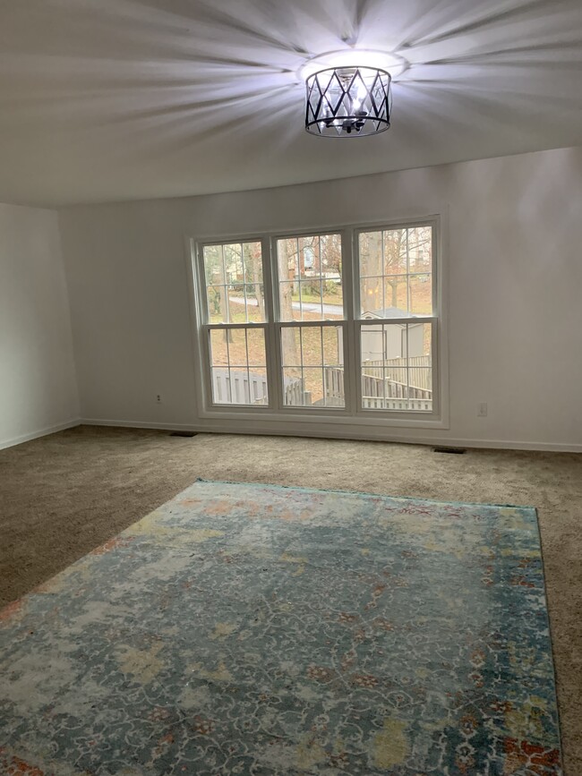 Living/Dining Room Combo - 30 Maple Hollow Ct