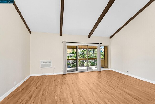 Foto del edificio - 2075 Ascot Dr