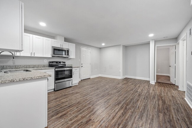 Building Photo - 611 N Pruett St
